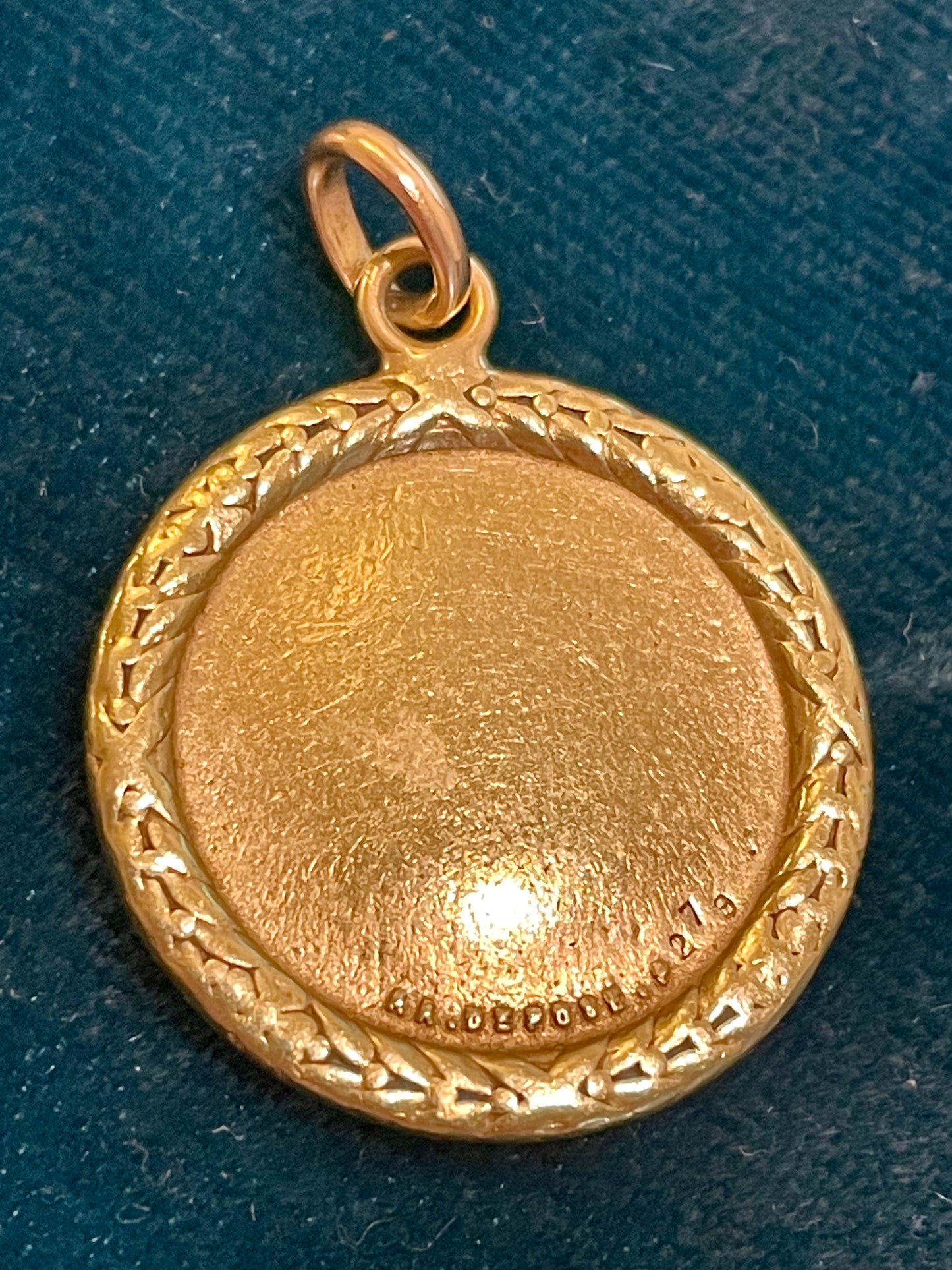 Augis Rare Laurel Wreath with Cursive Script 18k Gold Love Token(L)