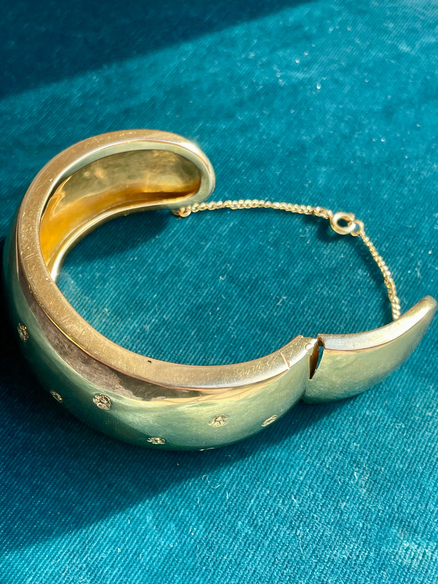 Mid-Century European Floral Motif 18k Gold Chunky Bangle Cuff