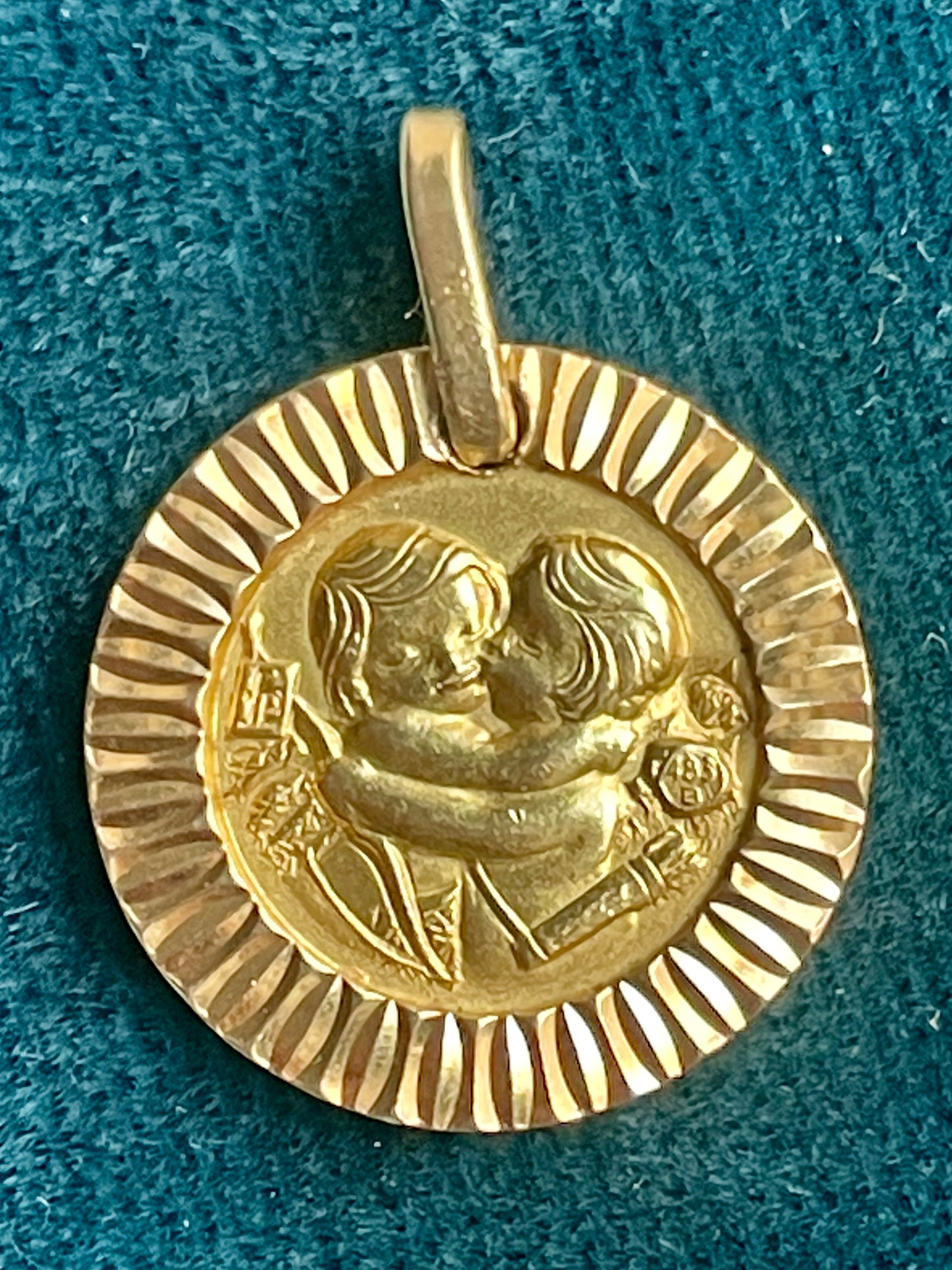 Augis Spanish 18k Gold Love Token (XS)