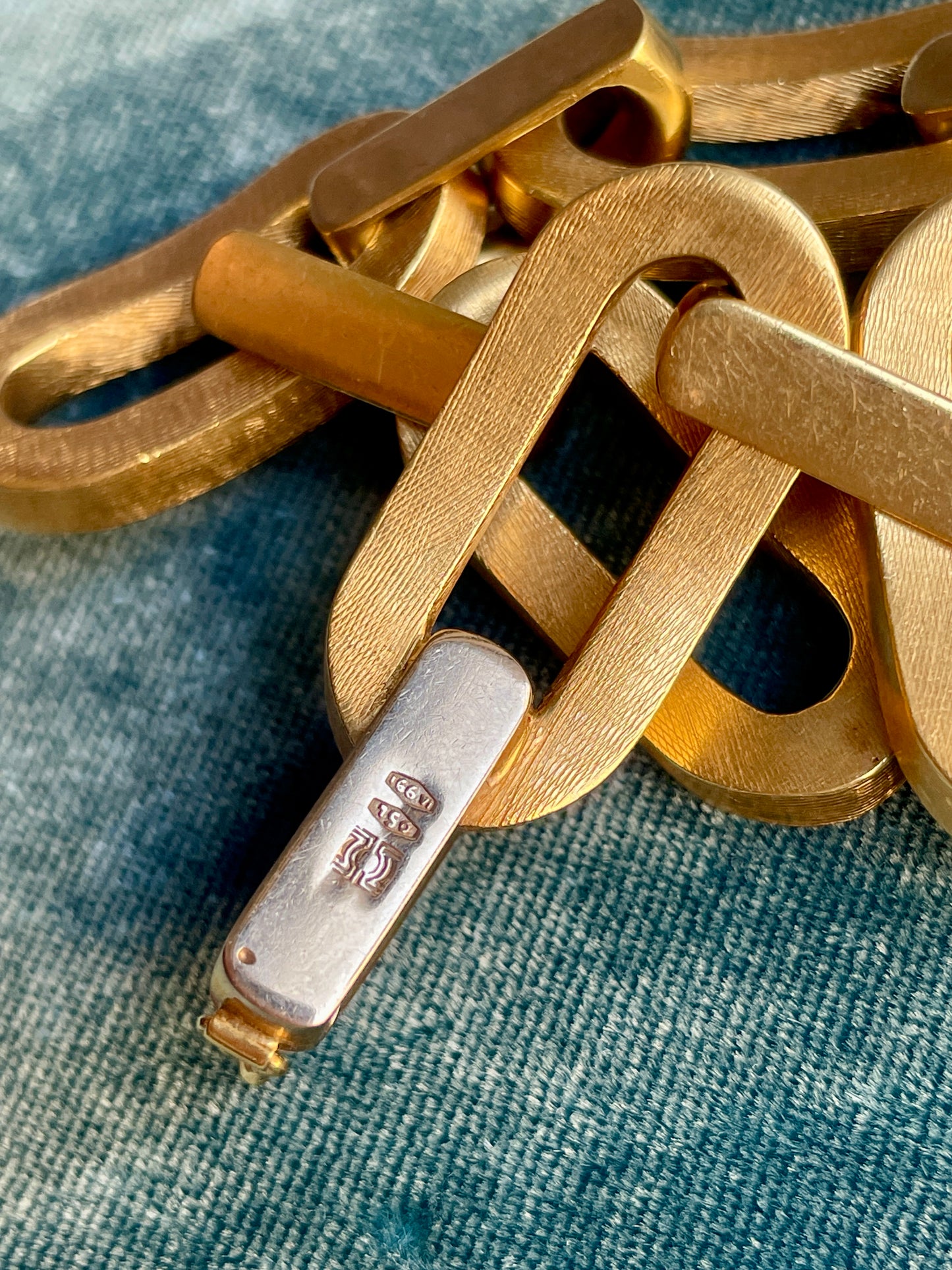 Mid-Century Italian Oval Link 18k Gold Bracelet