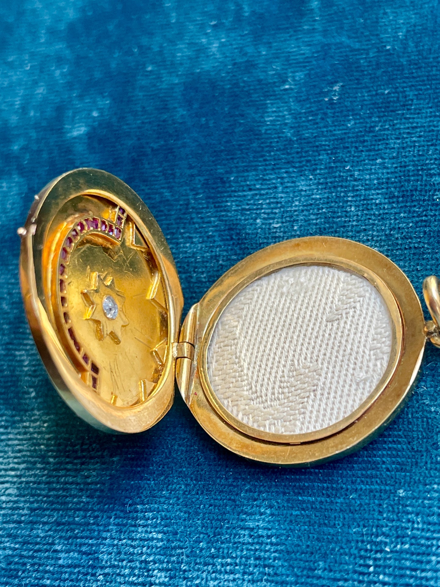 "Souvenir" 18k Gold Platinum Ruby & Diamond Pendant