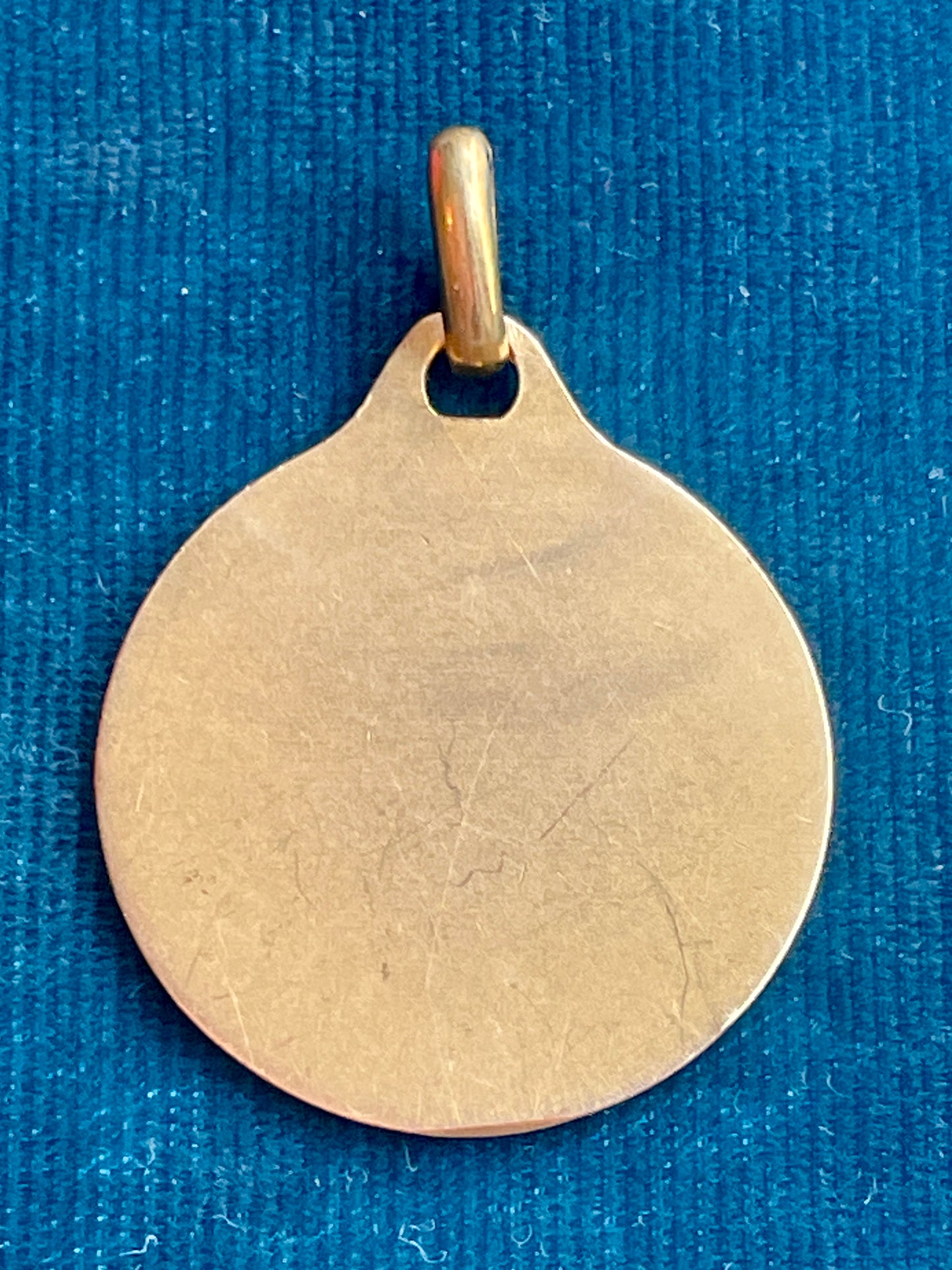 Augis Classic 18k Gold Love Token (M)