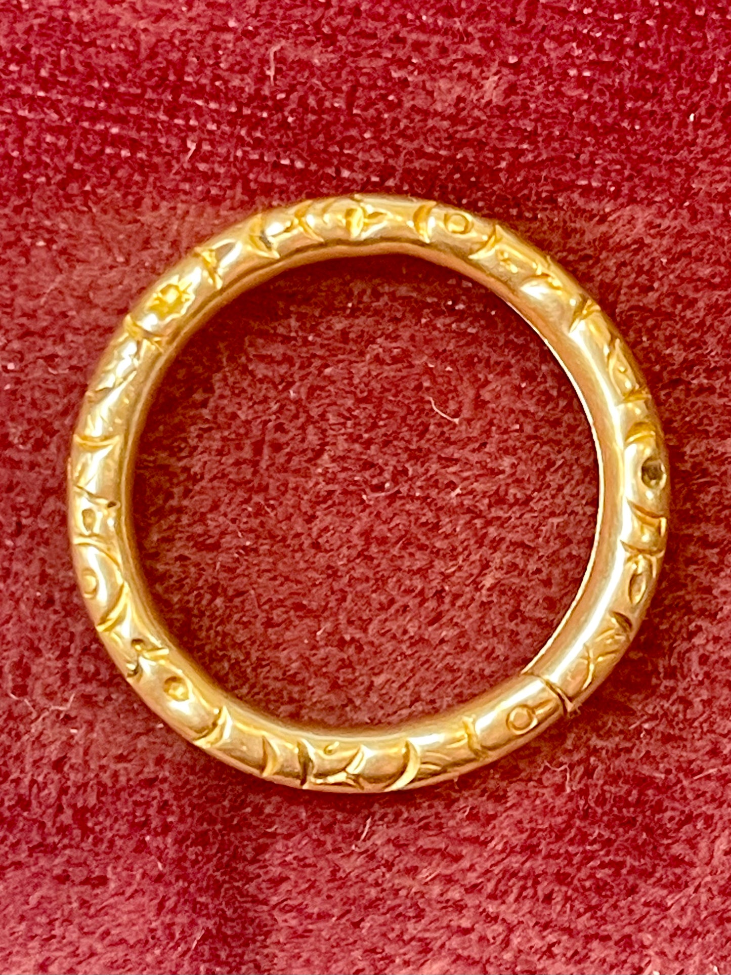 Antique English 15k Gold Chased Floral Split Ring (Large)