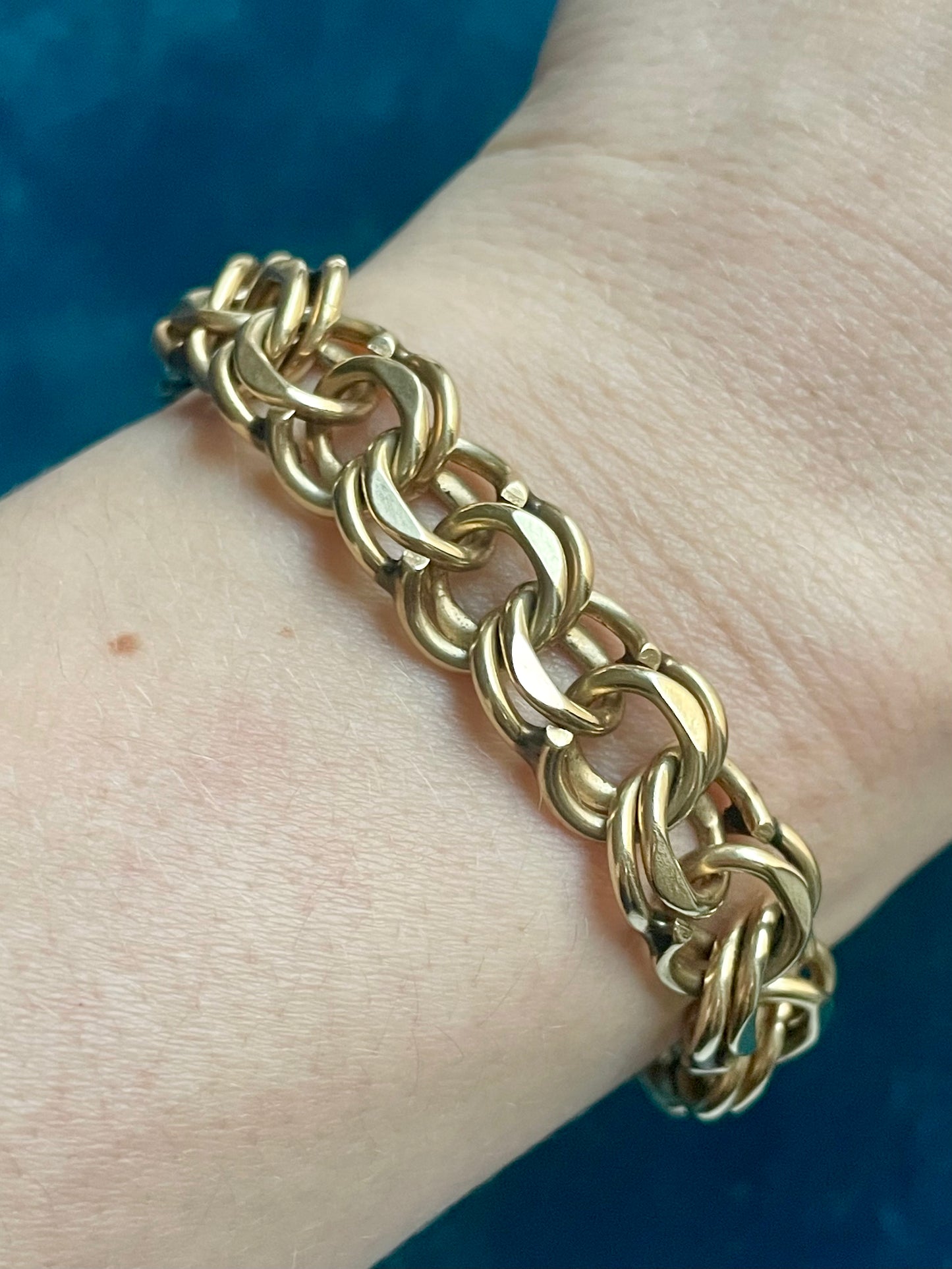 Mid-Century Stylized Double Link with Heart Clasp 14k Gold Bracelet