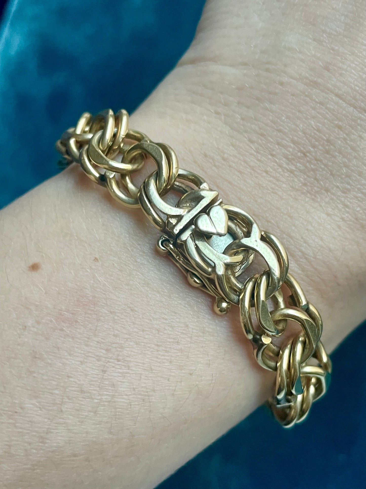 Mid-Century Stylized Double Link with Heart Clasp 14k Gold Bracelet