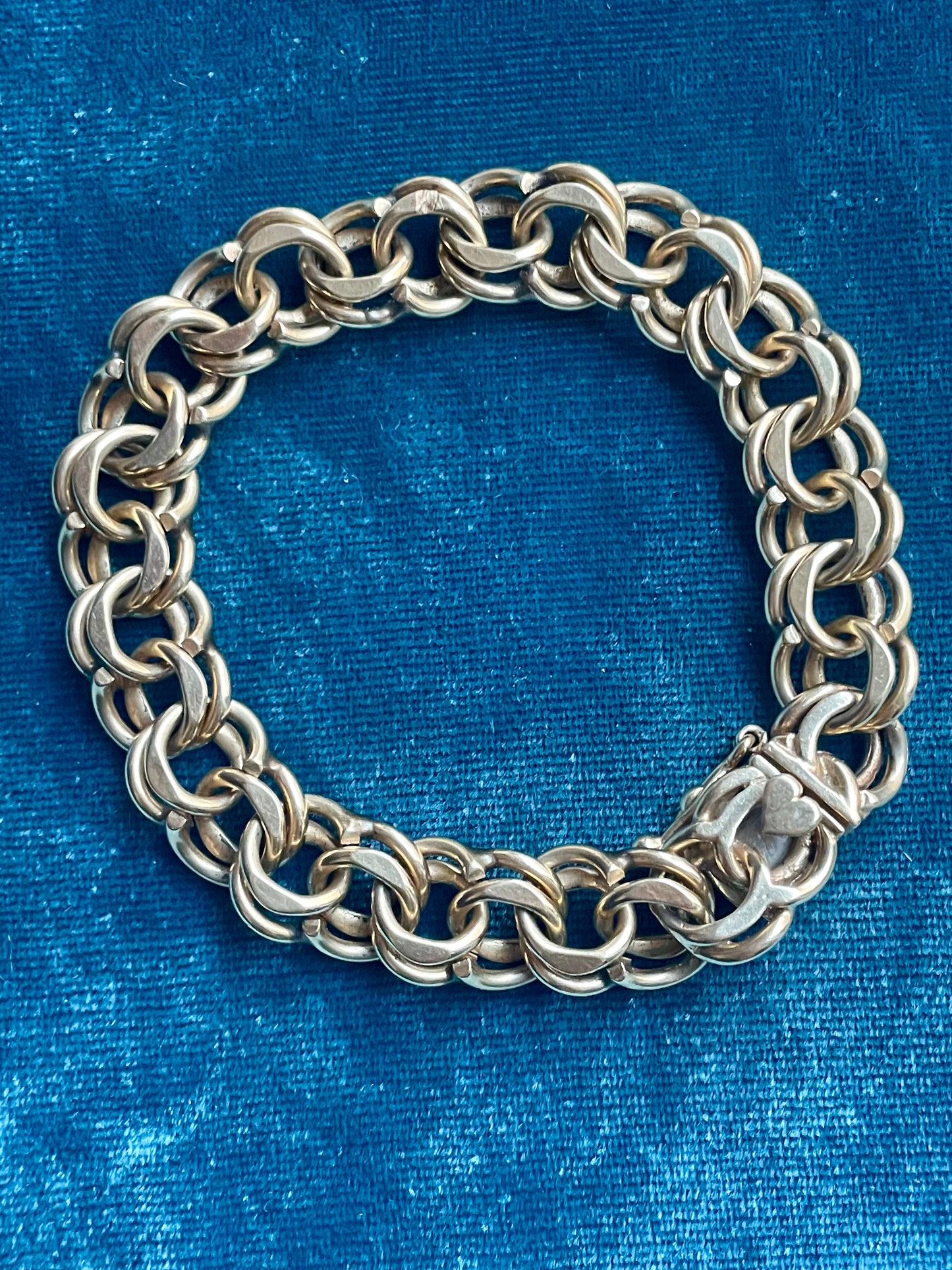 Mid-Century Stylized Double Link with Heart Clasp 14k Gold Bracelet