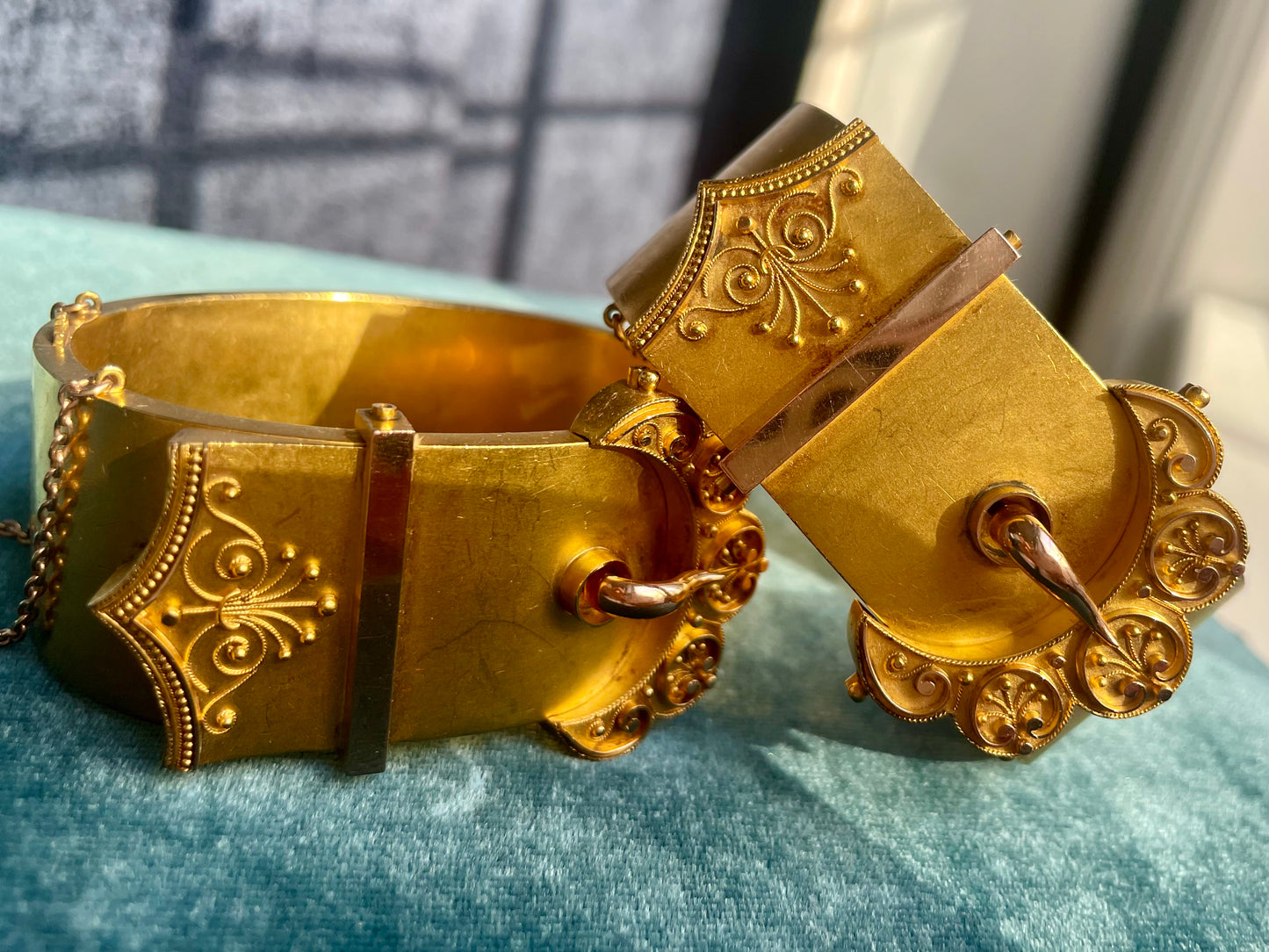 Antique Victorian Buckle Design 15k Gold Wedding Bangle Set