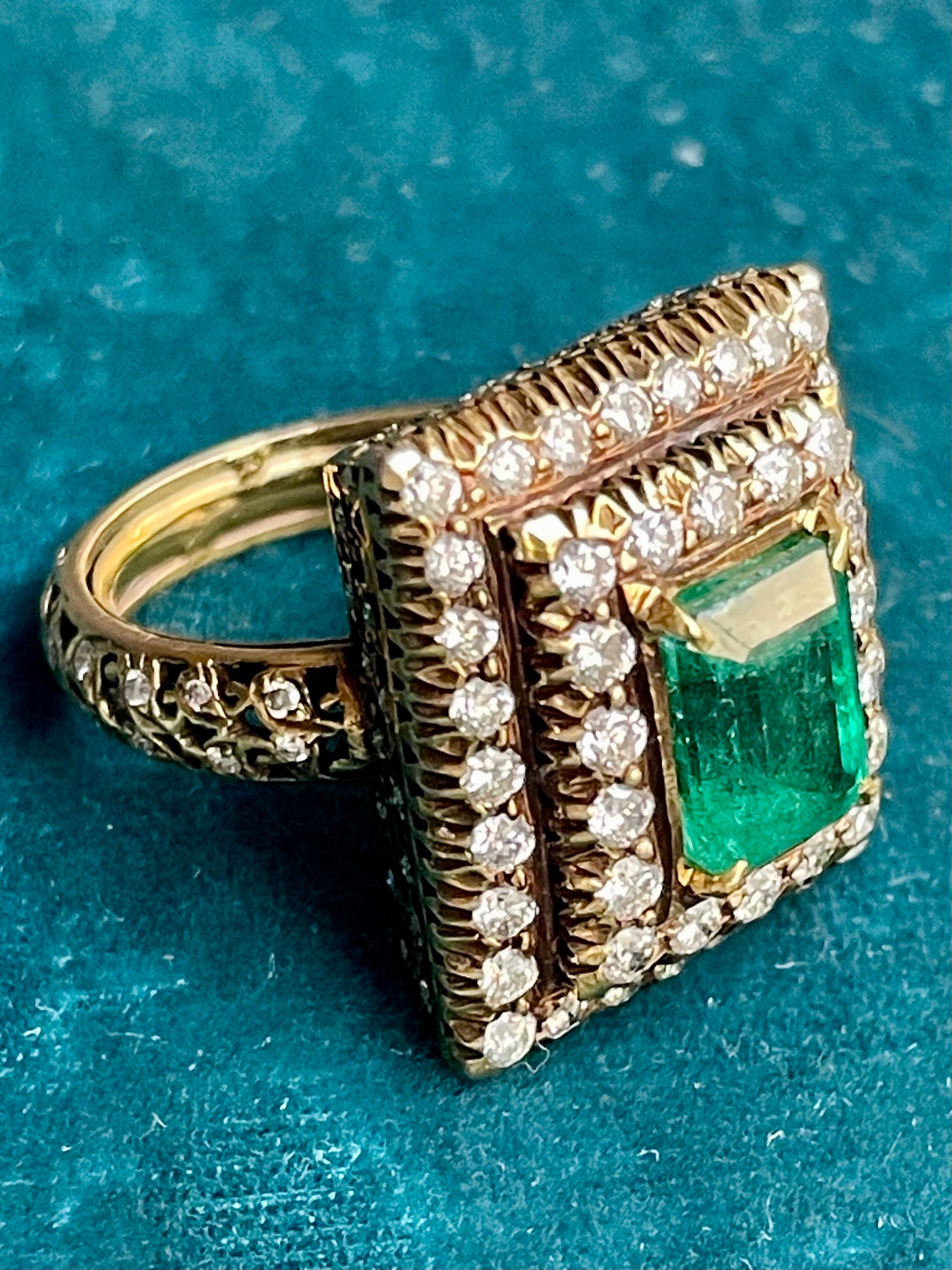 Indian Emerald and Diamond 22k Gold Ring