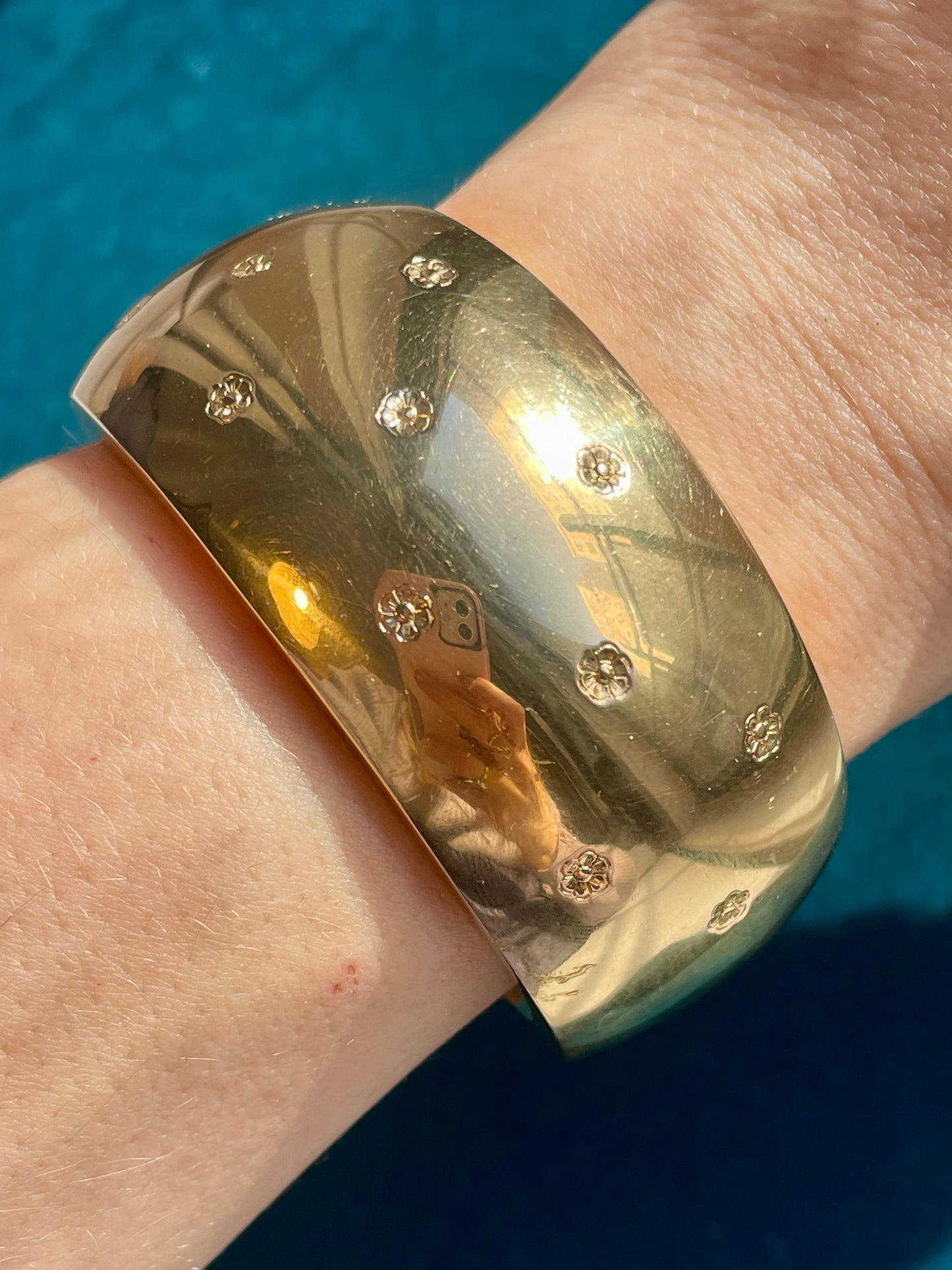 Mid-Century European Floral Motif 18k Gold Chunky Bangle Cuff