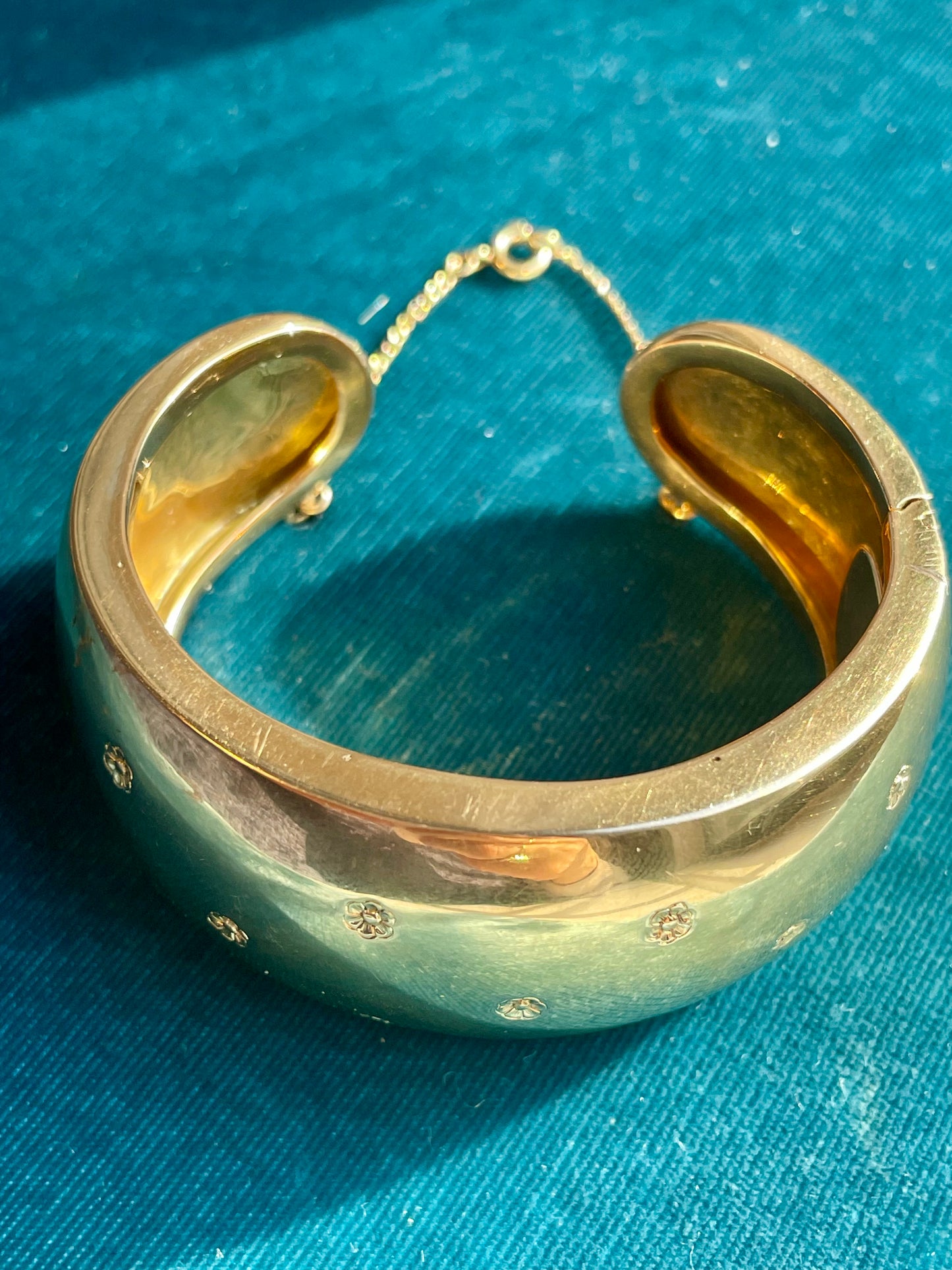 Mid-Century European Floral Motif 18k Gold Chunky Bangle Cuff