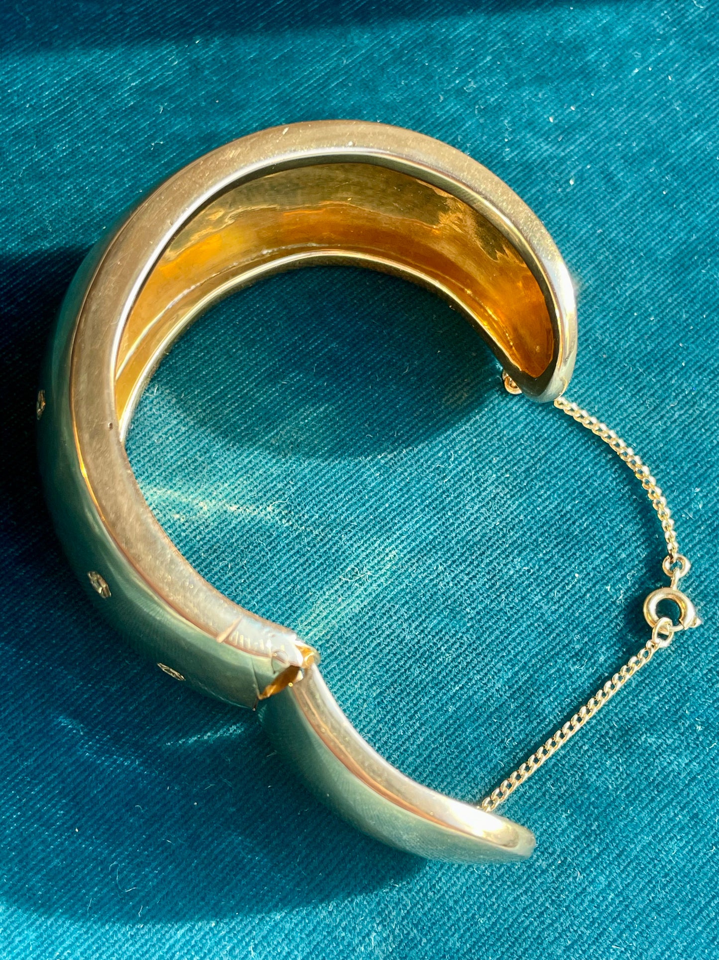 Mid-Century European Floral Motif 18k Gold Chunky Bangle Cuff