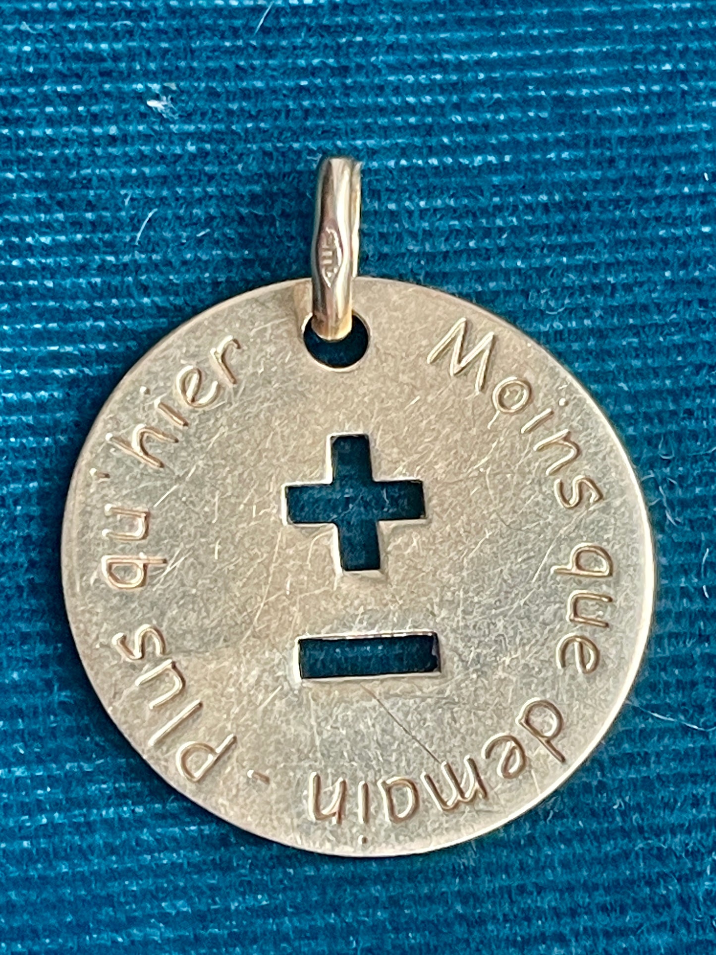 French Plus/Minus Cutout 18k Gold Love Token (S)