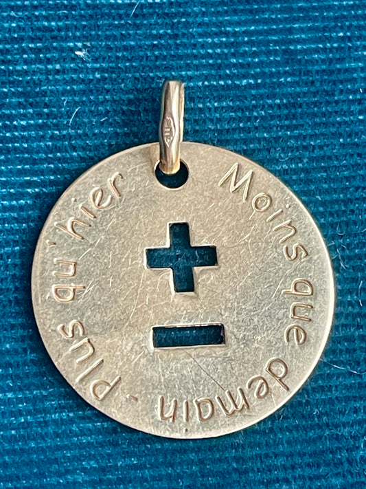 French Plus/Minus Cutout 18k Gold Love Token (S)
