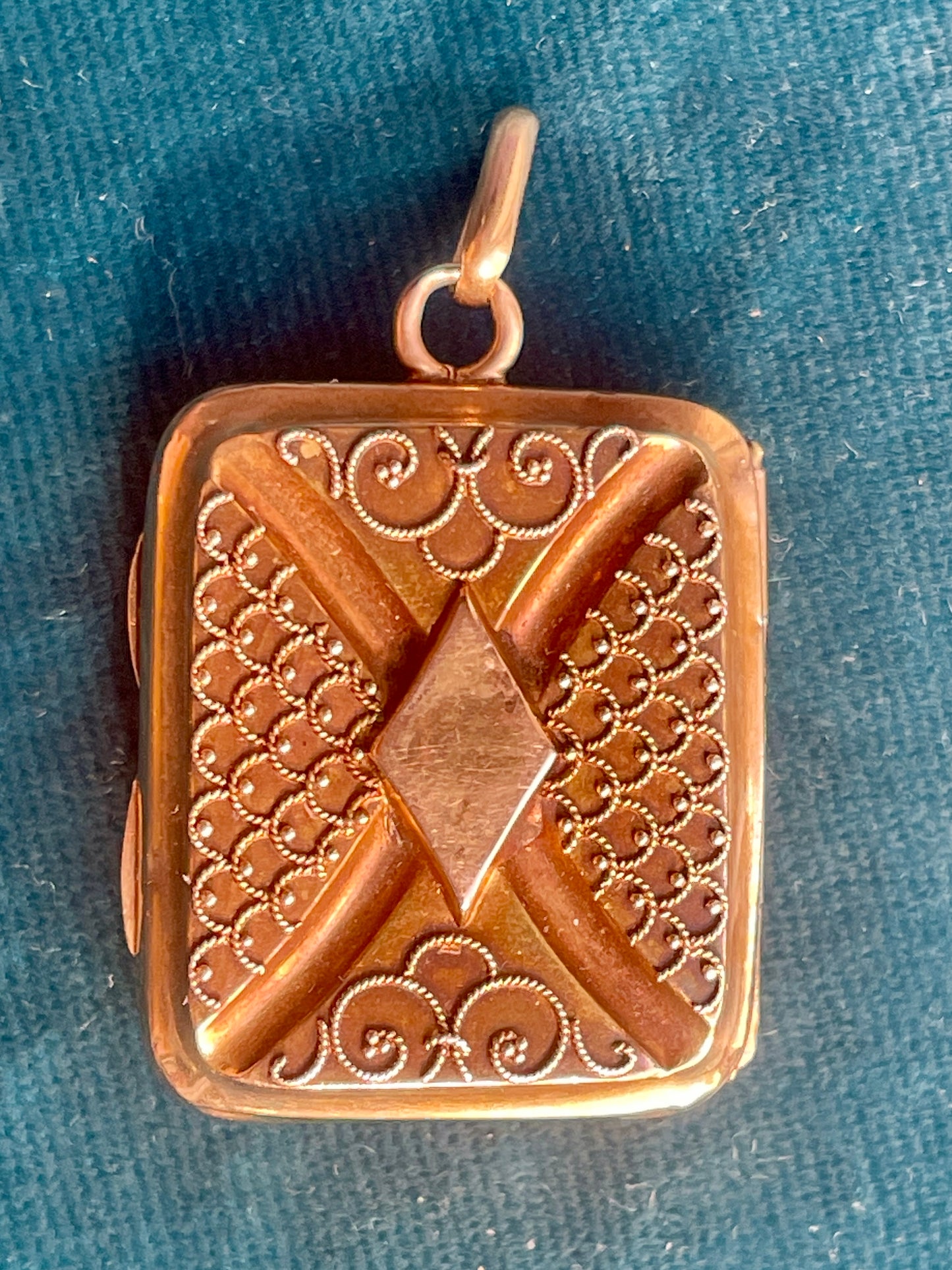 Victorian French Filigree 18k Gold Rectangular Locket