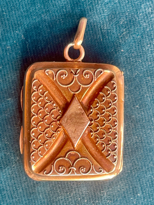 Victorian French Filigree 18k Gold Rectangular Locket