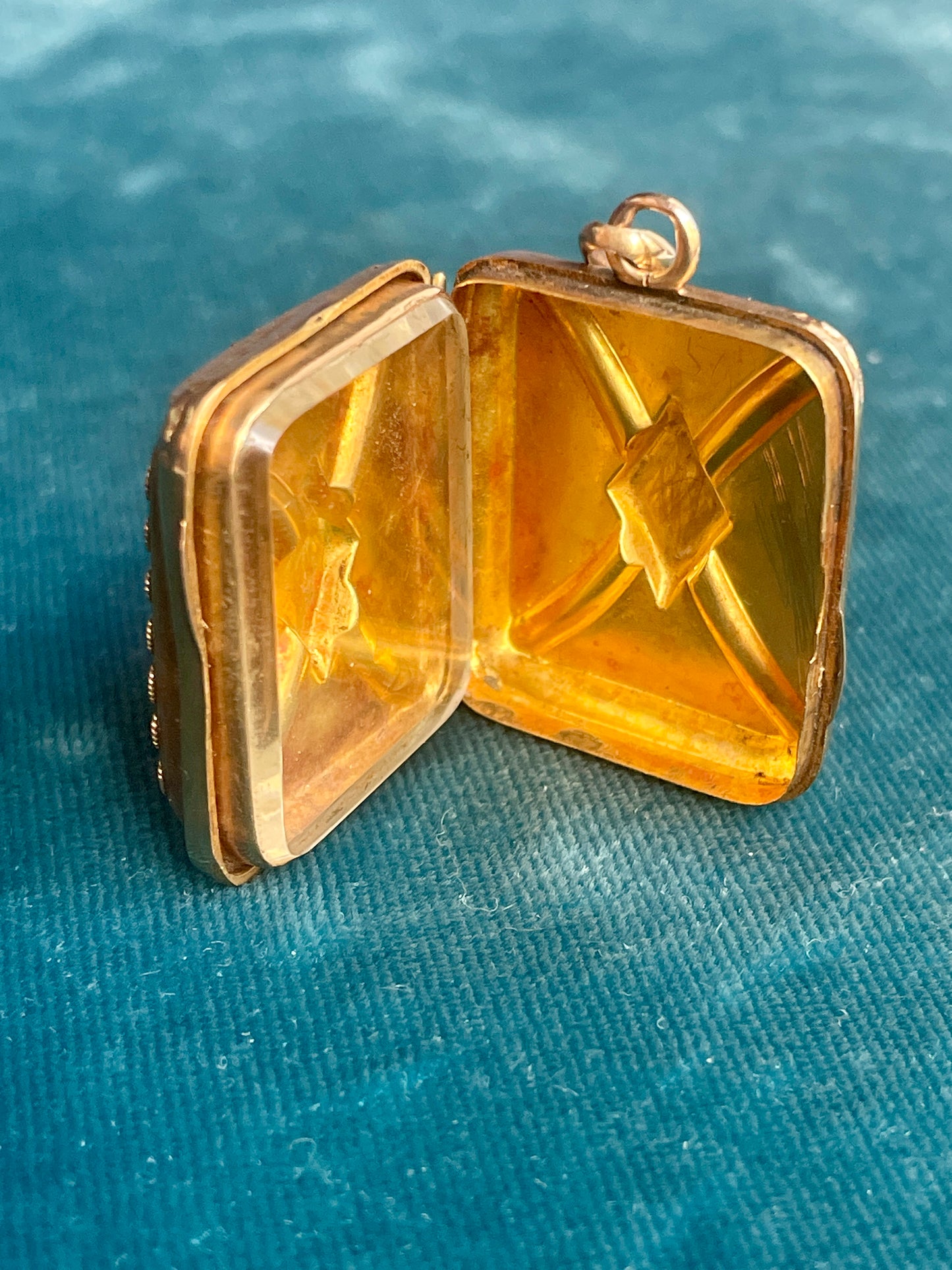 Victorian French Filigree 18k Gold Rectangular Locket