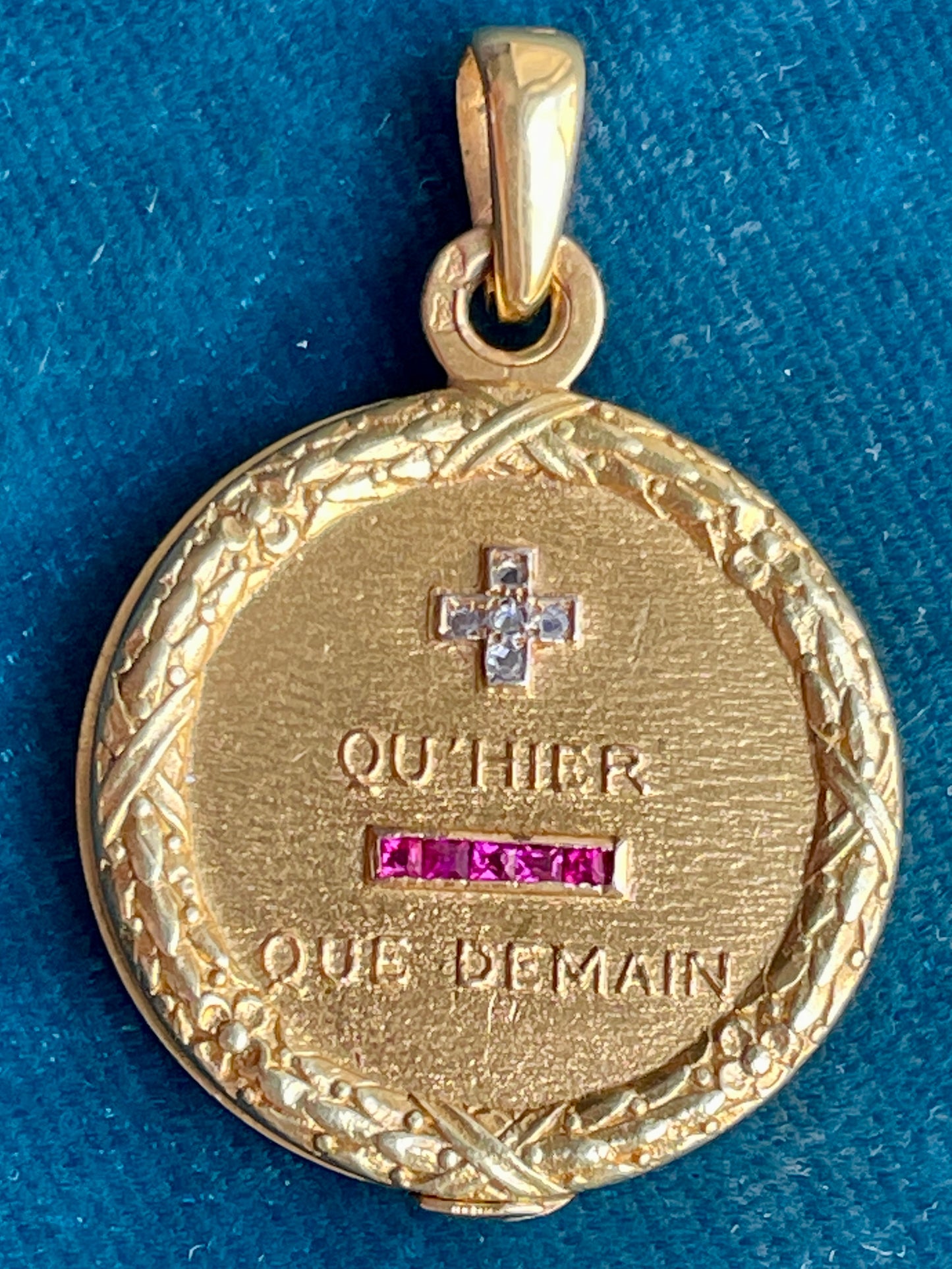 Augis Rare 18k Gold Love Token Locket (M)