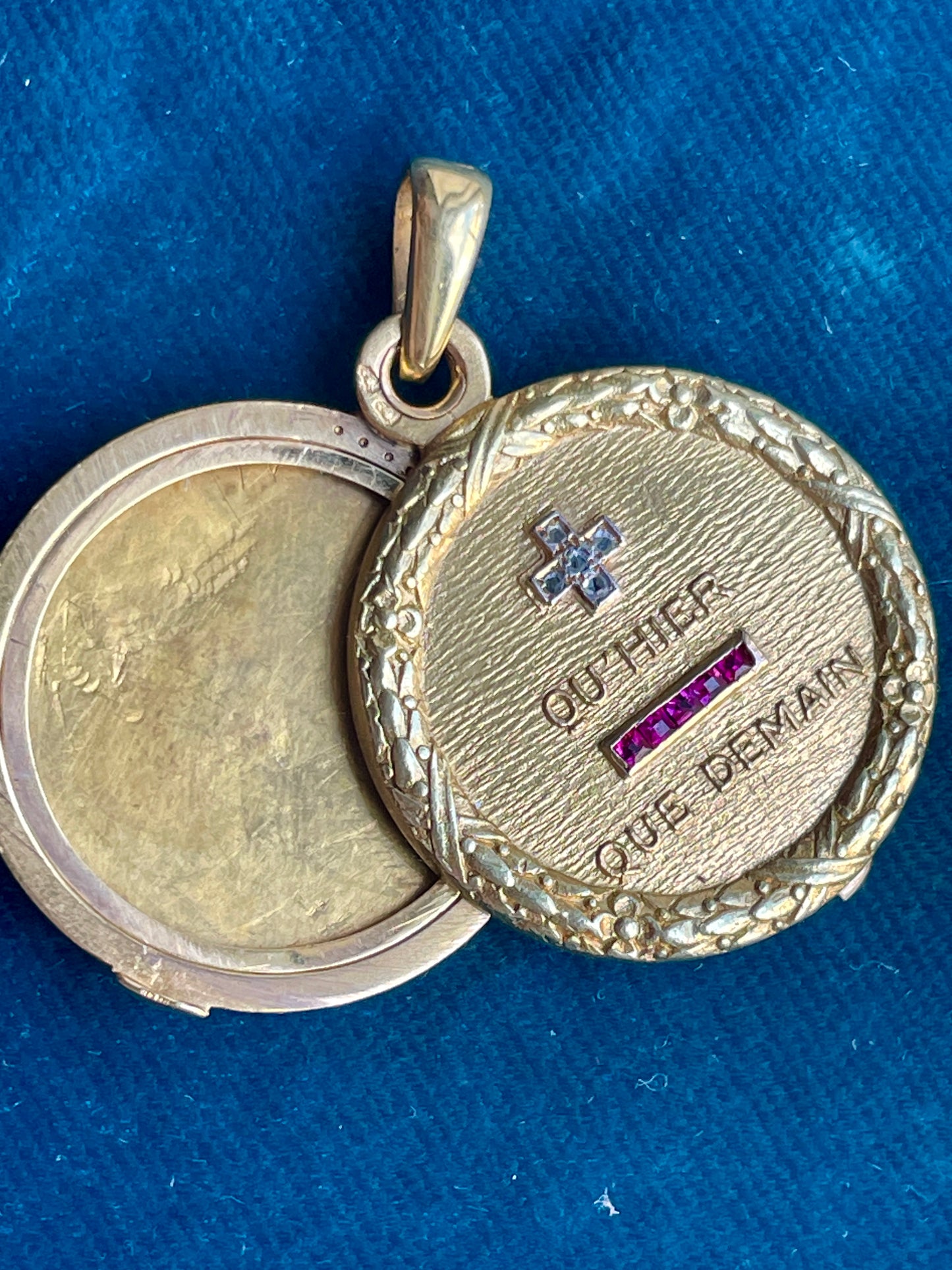 Augis Rare 18k Gold Love Token Locket (M)