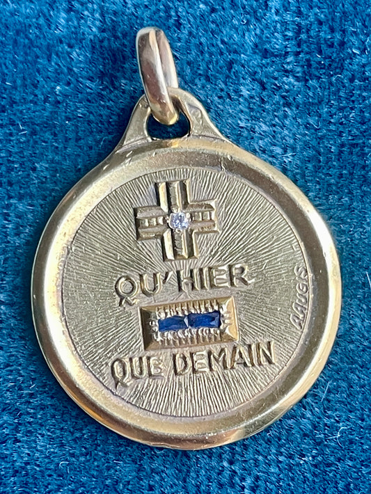 Augis Rare Sapphire Accent 18k Gold Love Token (M)