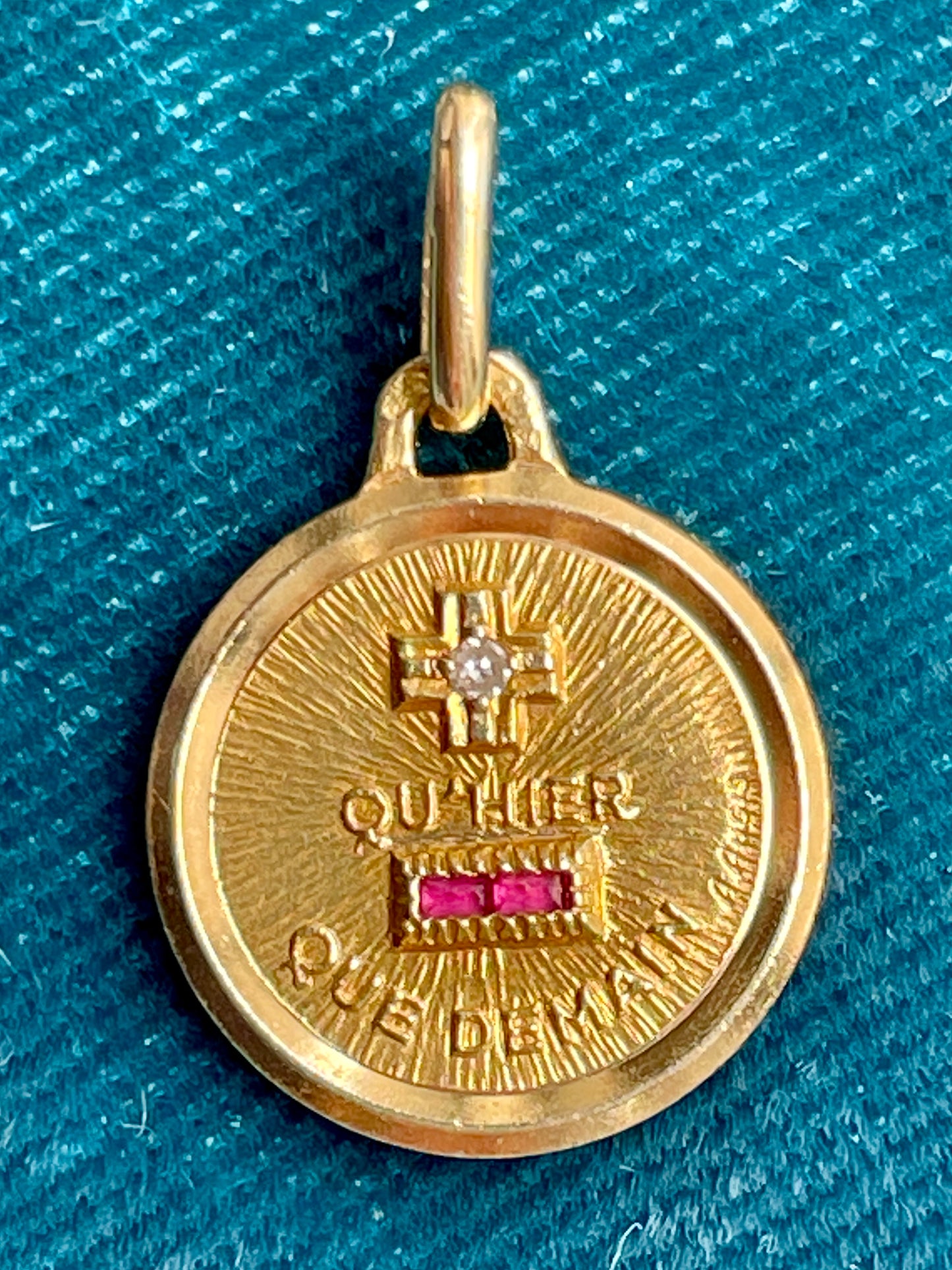 Augis Classic 18k Gold Love Token (XXS)