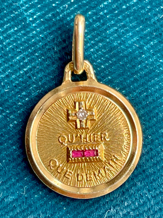Augis Classic 18k Gold Love Token (XXS)
