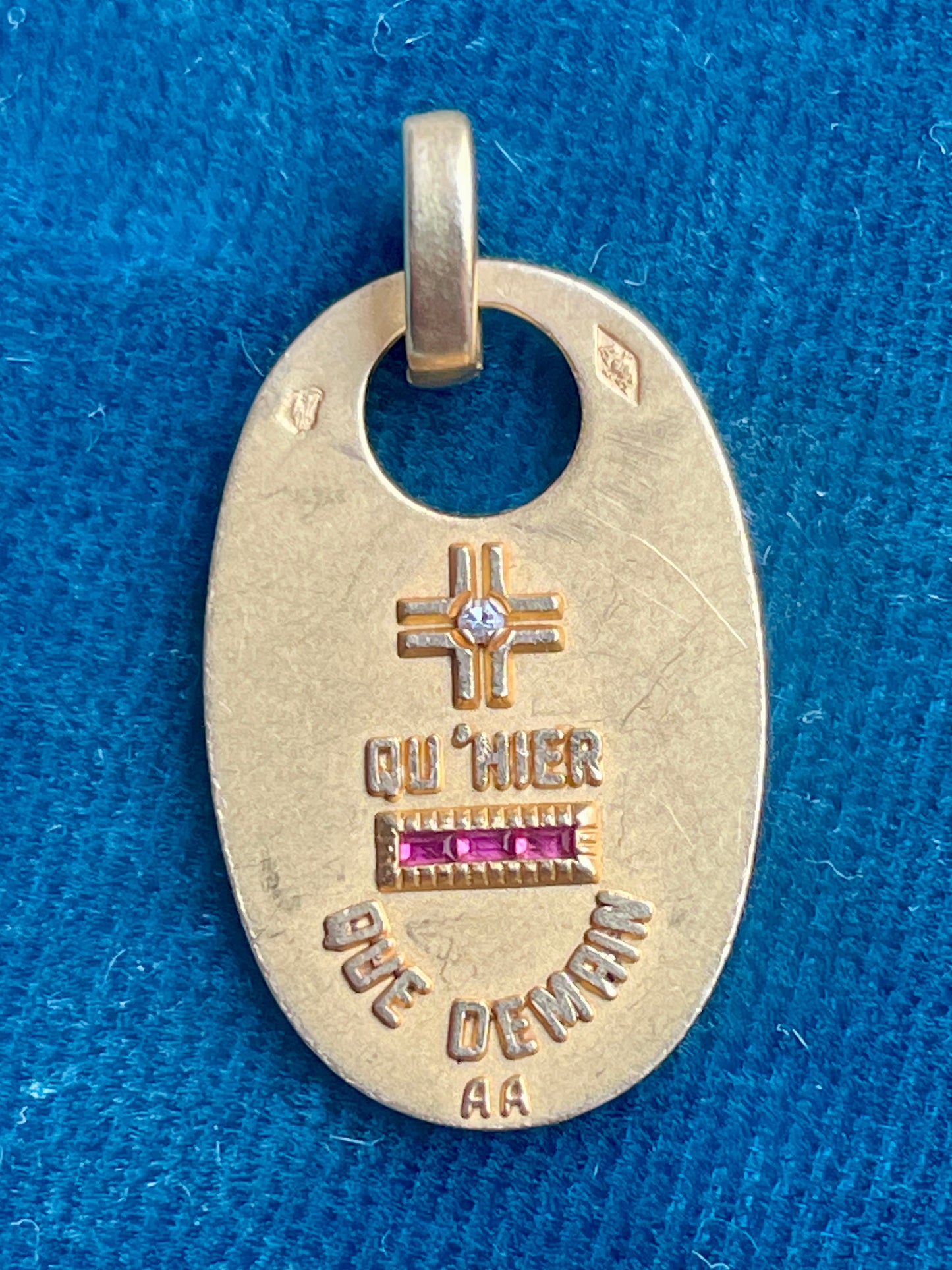 Augis Oval 18k Gold Love Token (S)
