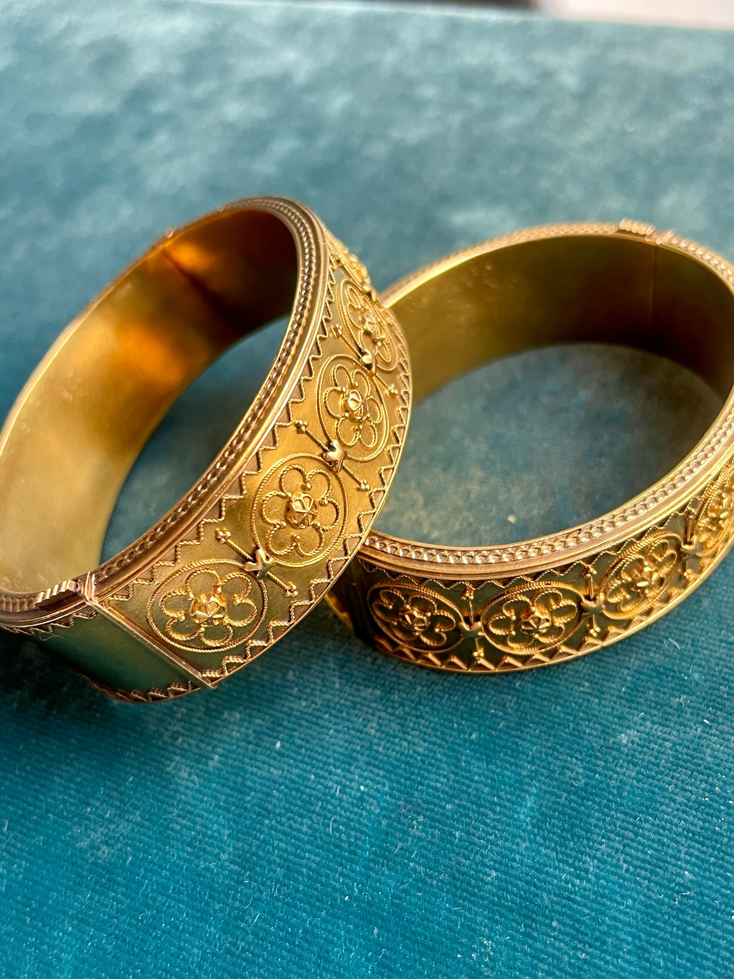 Antique Victorian Floral Design Rare 14k Gold Wedding Bangle Set
