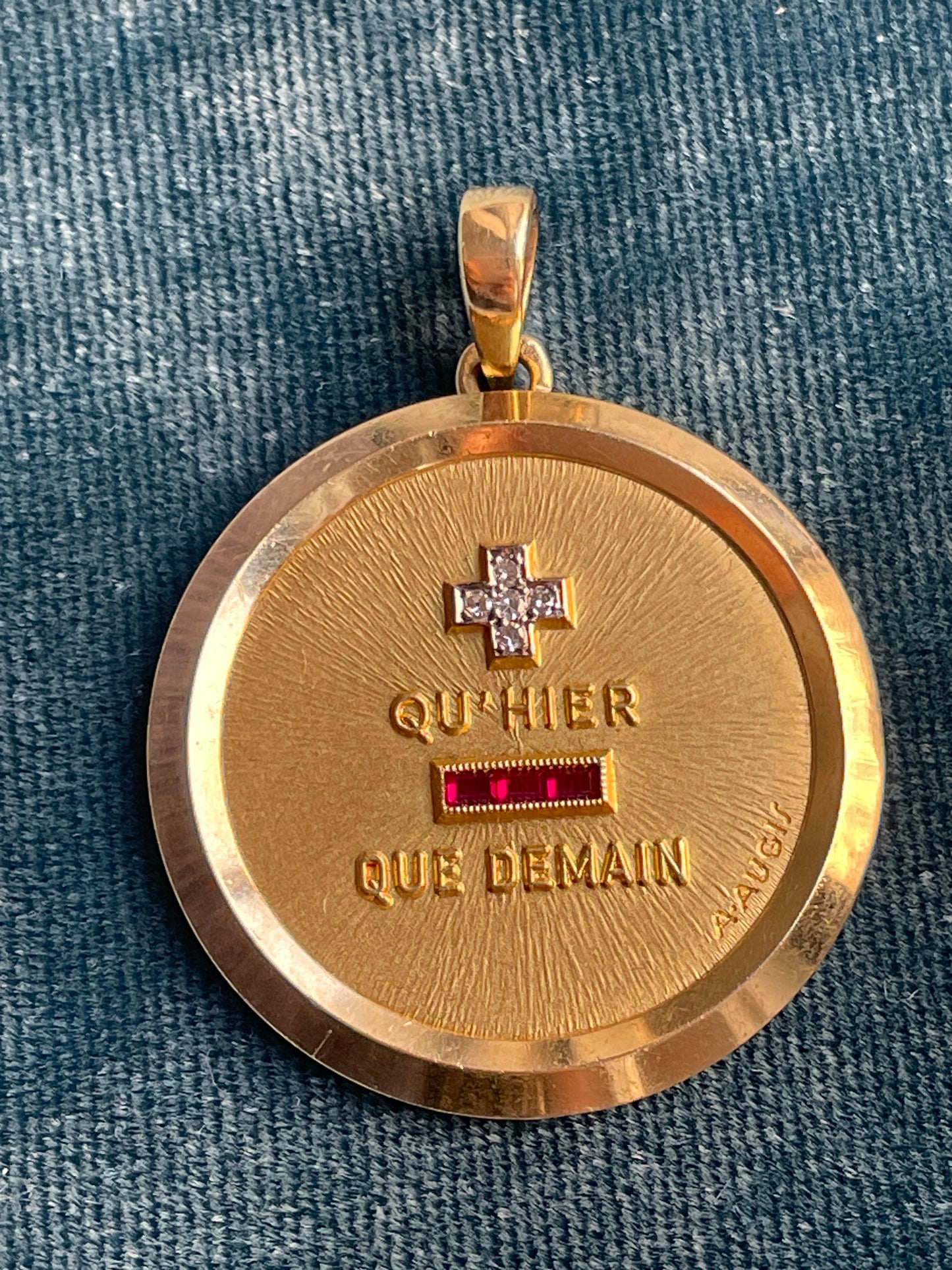 Augis XL 18k Gold Love Token