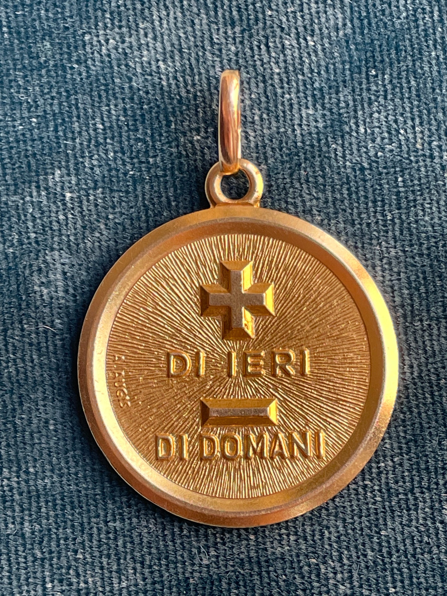 Augis Italian XL 18k Gold Love Token