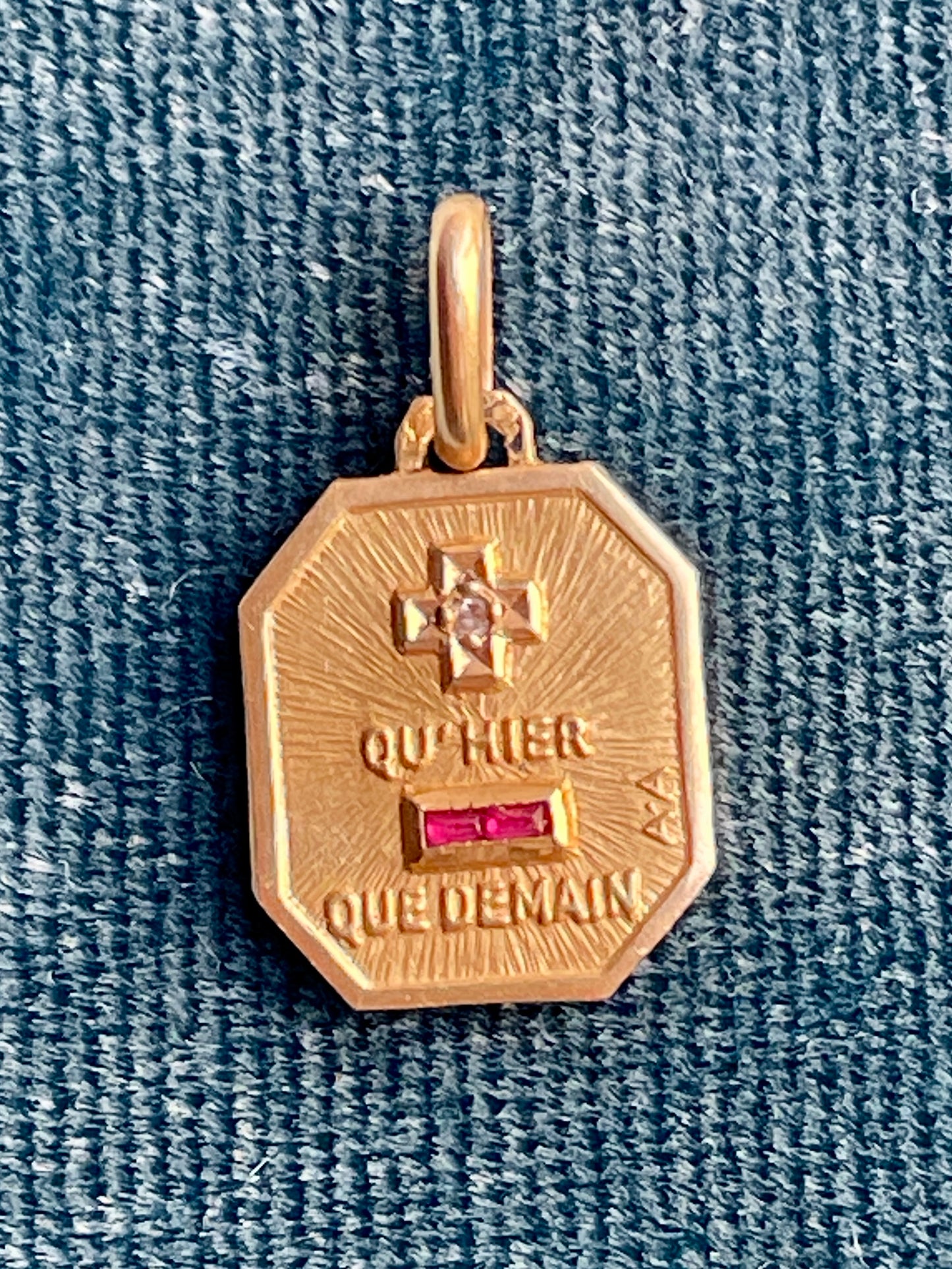 Augis Mini Octagon 18k Gold Love Token