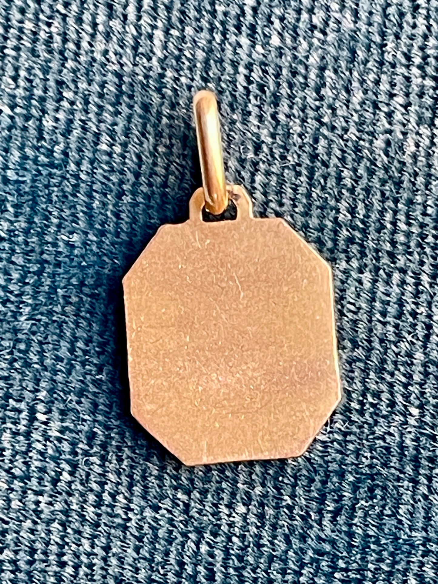 Augis Mini Octagon 18k Gold Love Token