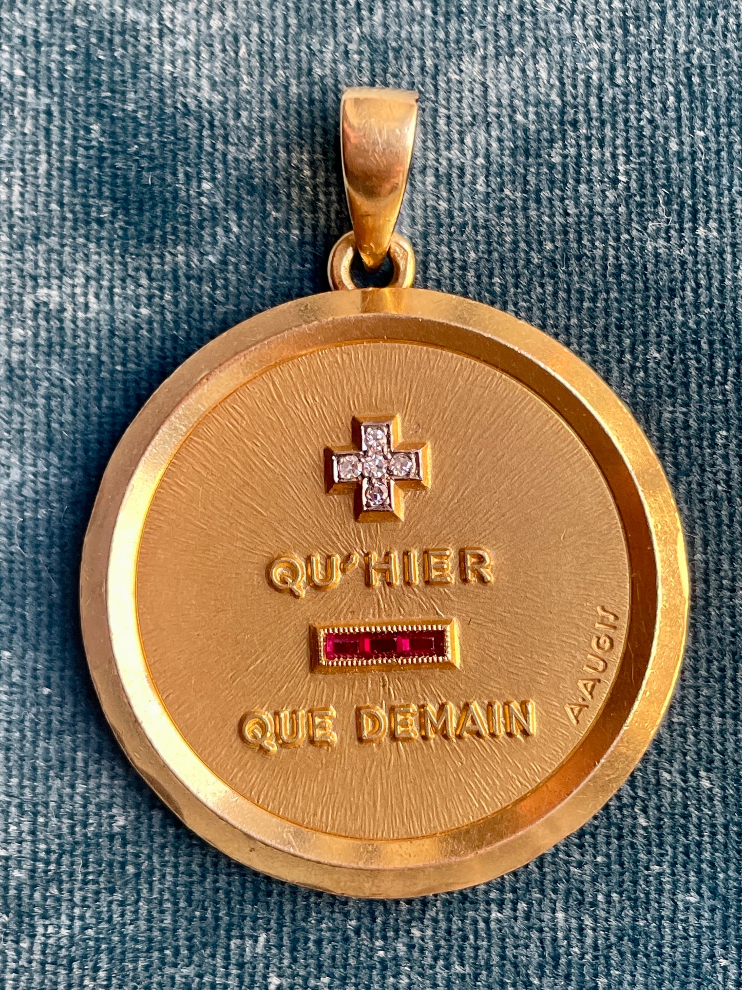 Augis XL 18k Gold Love Token