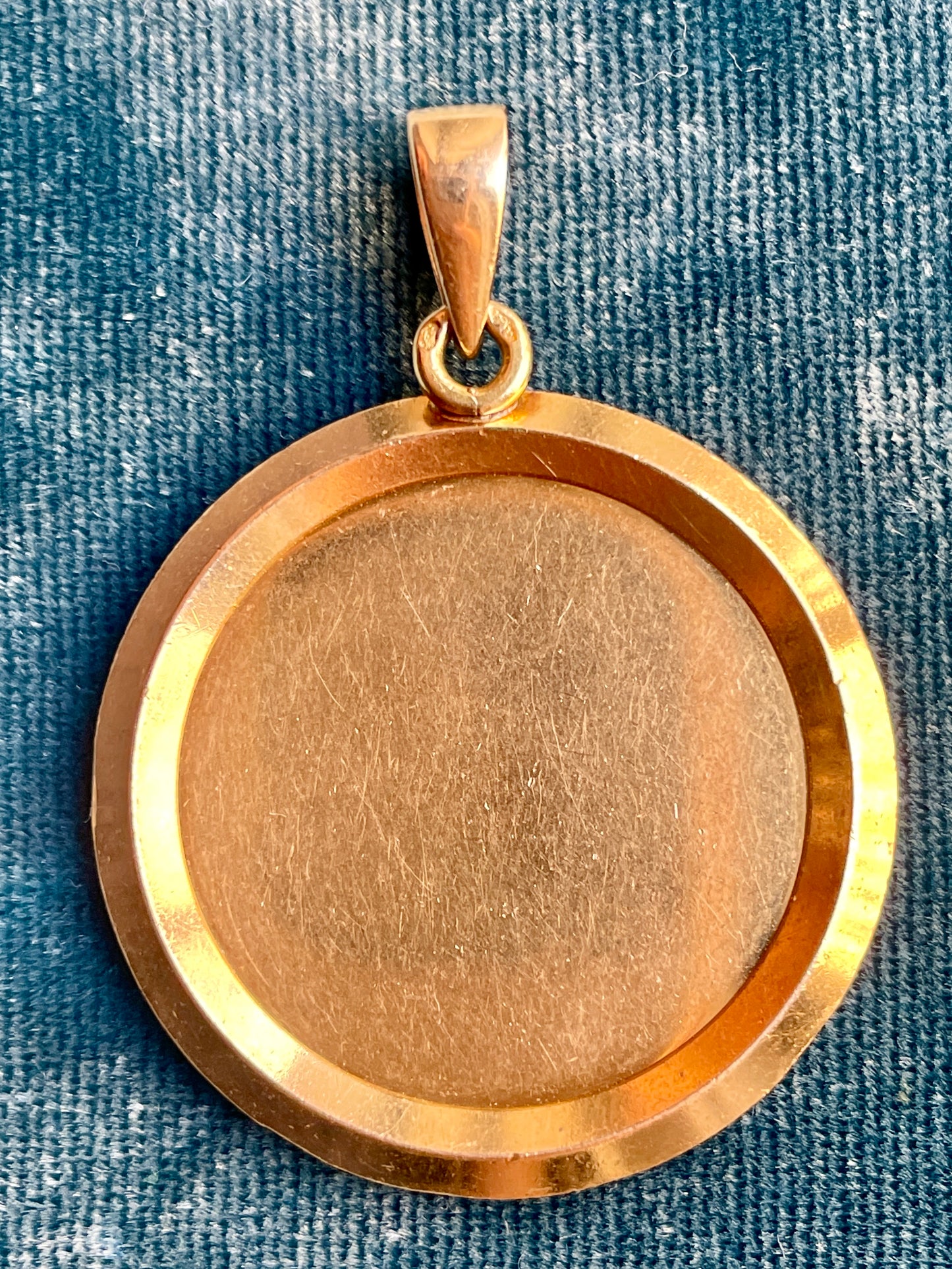 Augis XL 18k Gold Love Token