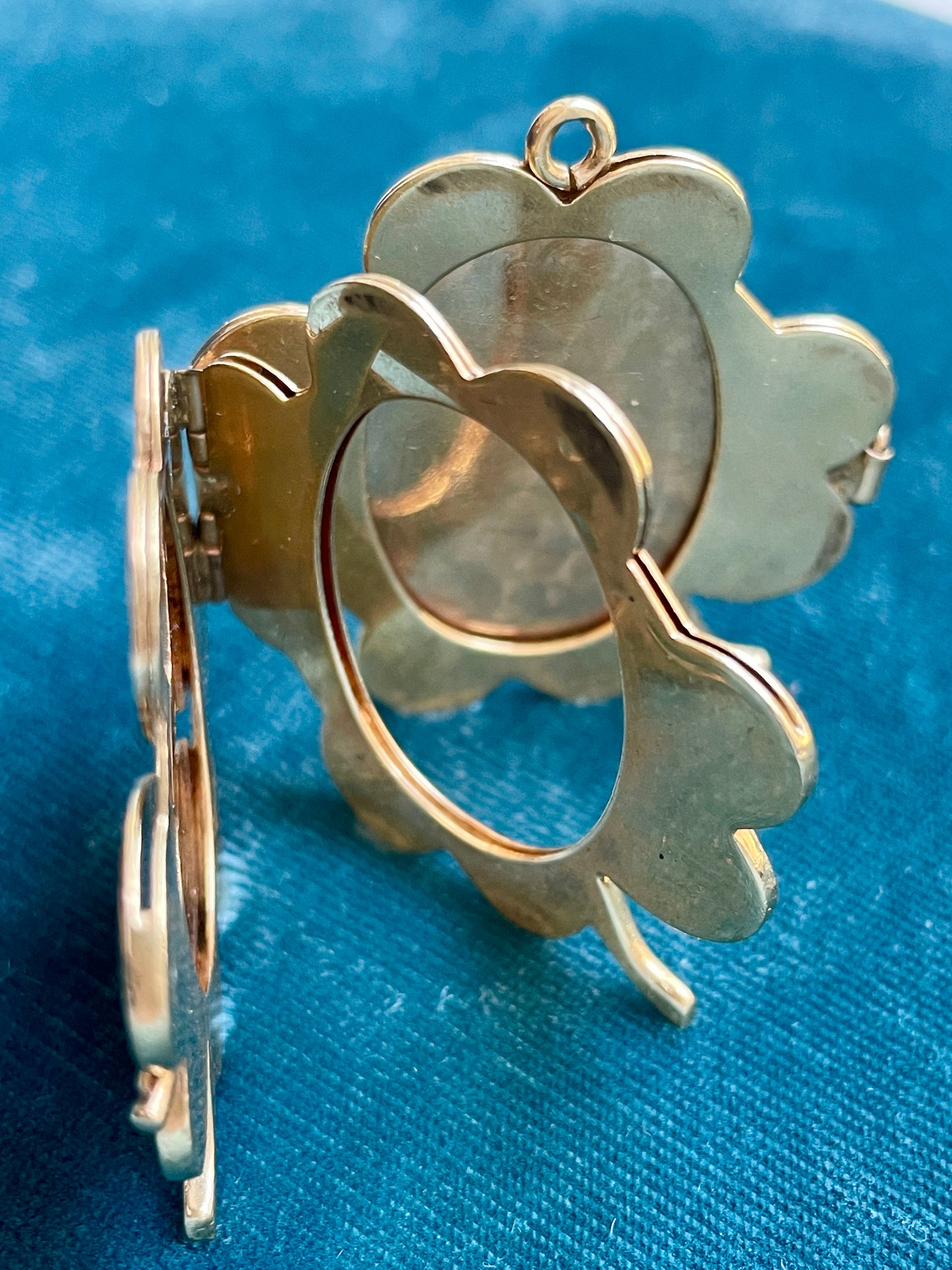 Mid-Century Engine Turned Four-Leaf Clover 14k Gold Locket