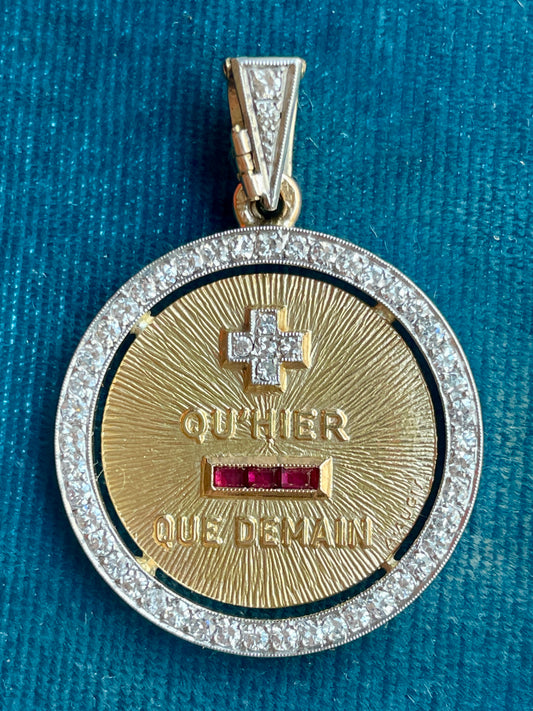 Augis Diamond Halo 18k Gold Love Token (M)
