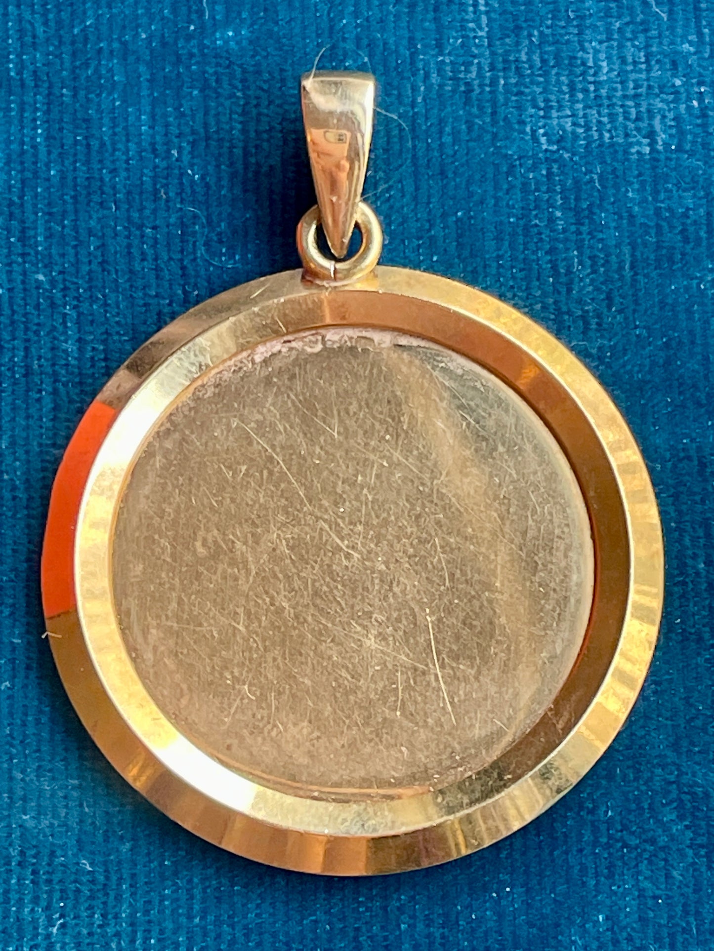 Augis Classic 18k Gold Love Token (XL)