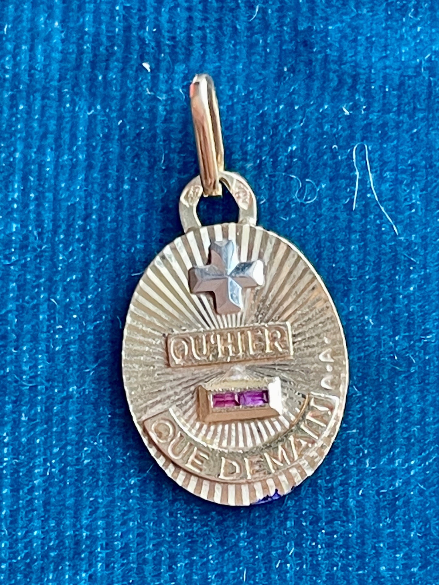 Augis Oval 18k Gold Love Token (XXS)