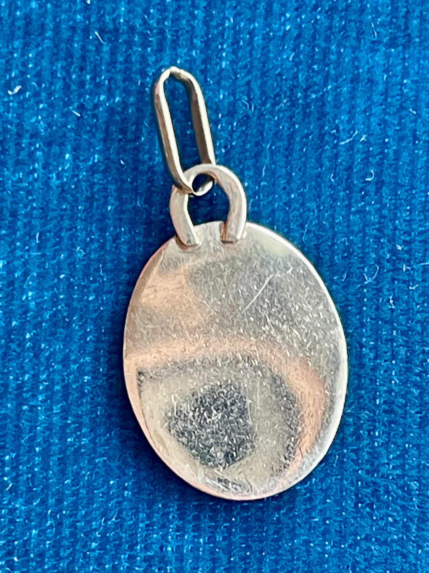 Augis Oval 18k Gold Love Token (XXS)