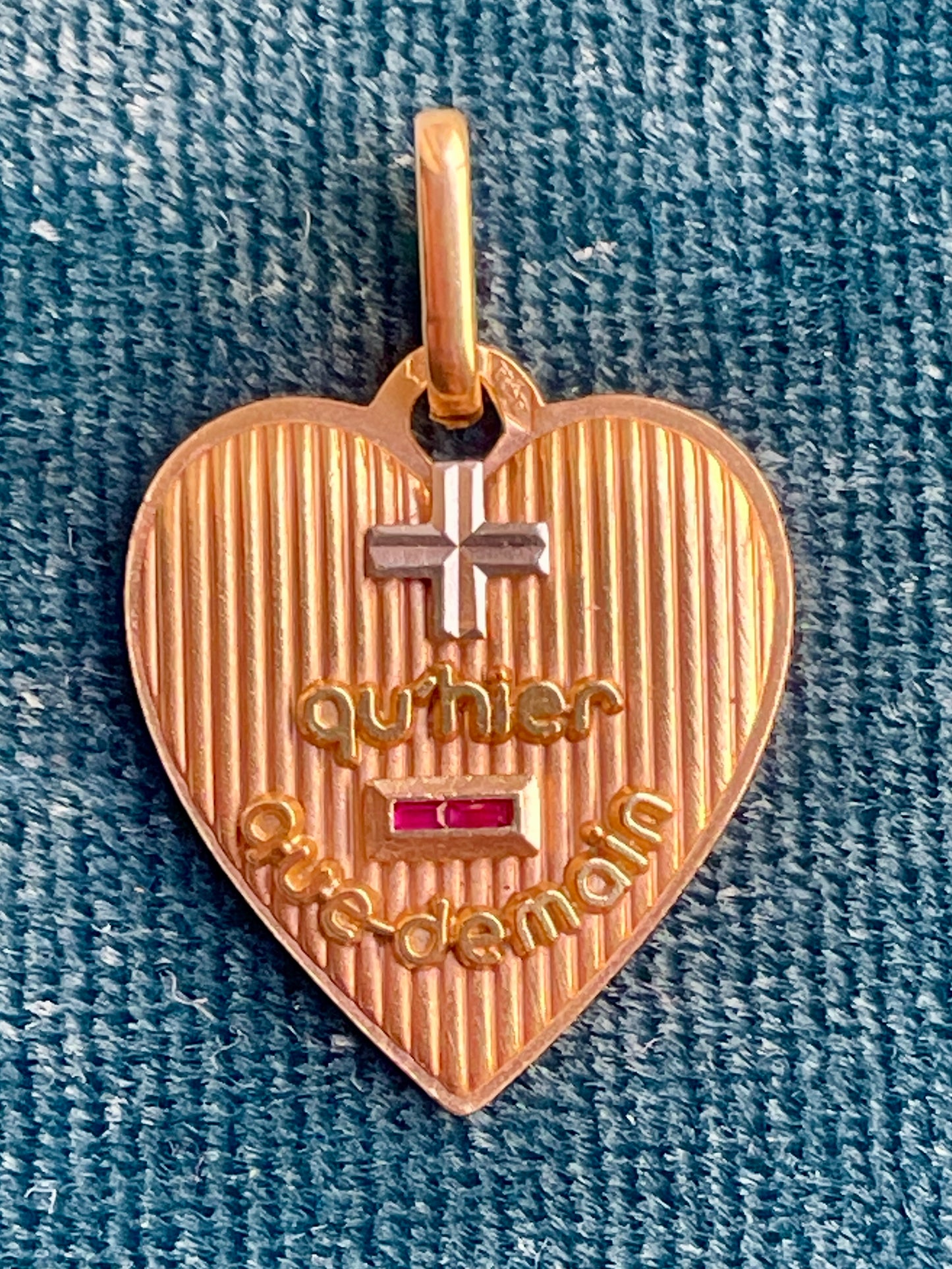 Augis Puffed Heart 18k Gold Love Token (S)